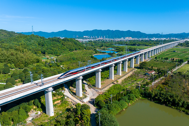 长三角铁路国庆黄金周运输今日启动，计划增开196.5对列车